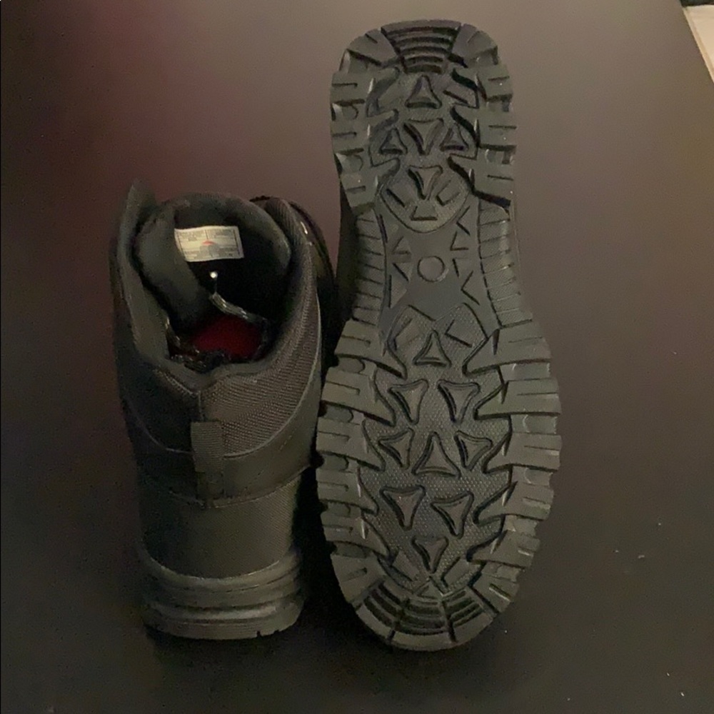 Boots - Picture 5 of 5